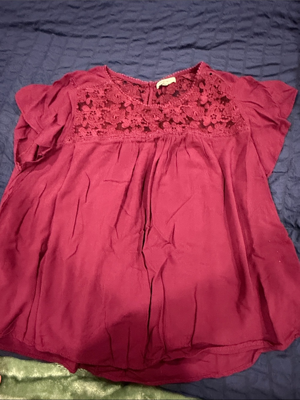 Women’s Floral Lace Yoke Short Sleeve Blouse - maroon